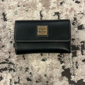 Dooney & Bourke Clutch Wallet in Black Leather
